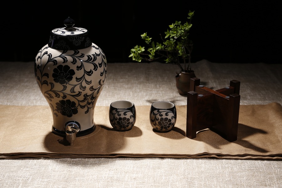 (10633)陆宝  镜清磁州窑品水罐