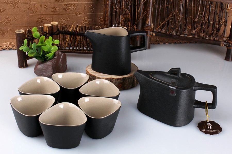 (05973)陆宝  镜清晶菱壶茶组 (雅致黑)